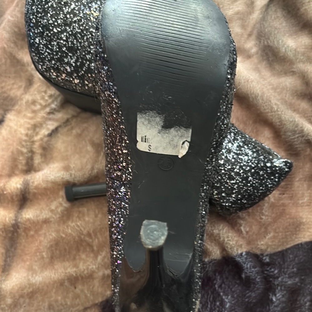 Glamorous Black and Silver Glitter Stiletto Heels - Picture 5 of 9